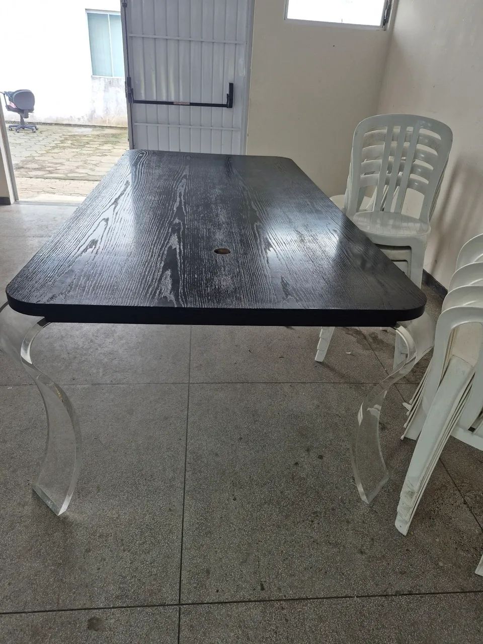 Mesa de reunião medindo 2,50 X 1,20 - Foto 2