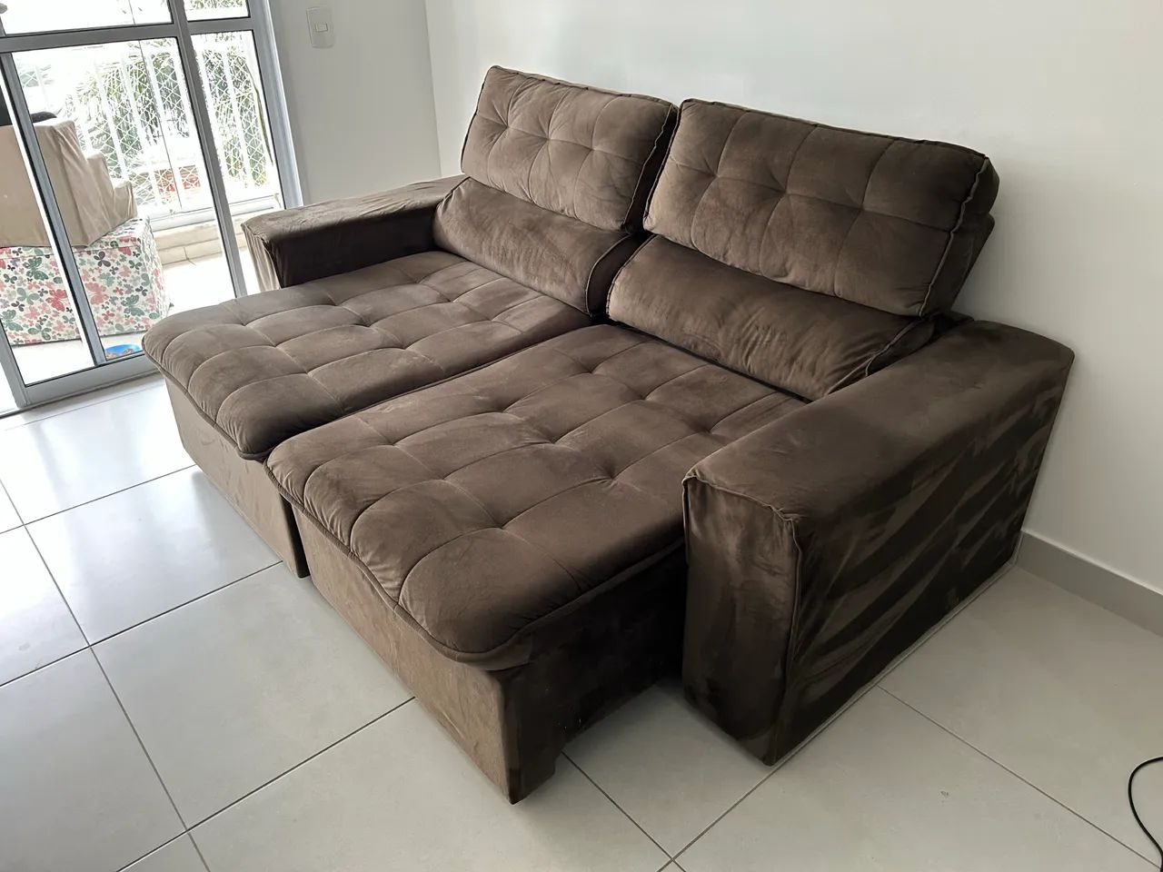 Sofa Suede Marrom Retrátil 3 Lugares  - Foto 5