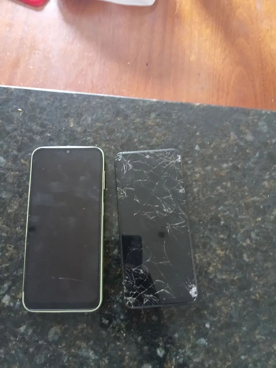 Vende celular para peça ou arrumar um xami e um a14 Samsung 