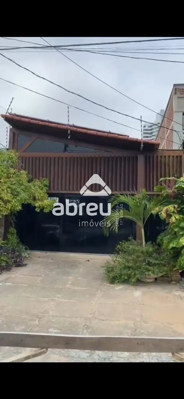 A Casa Comercial no Tirol é um espaço versátil e acolhedor.