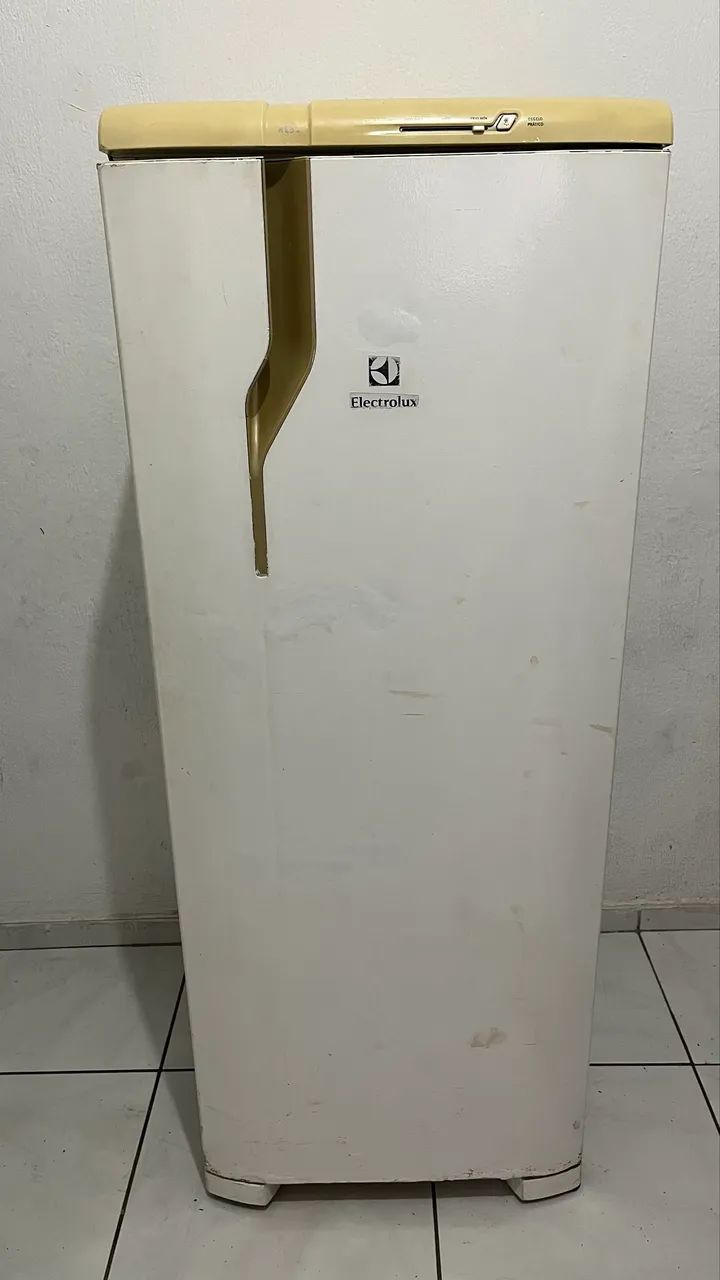 geladeira electrolux para concerto ou retirada de peças!