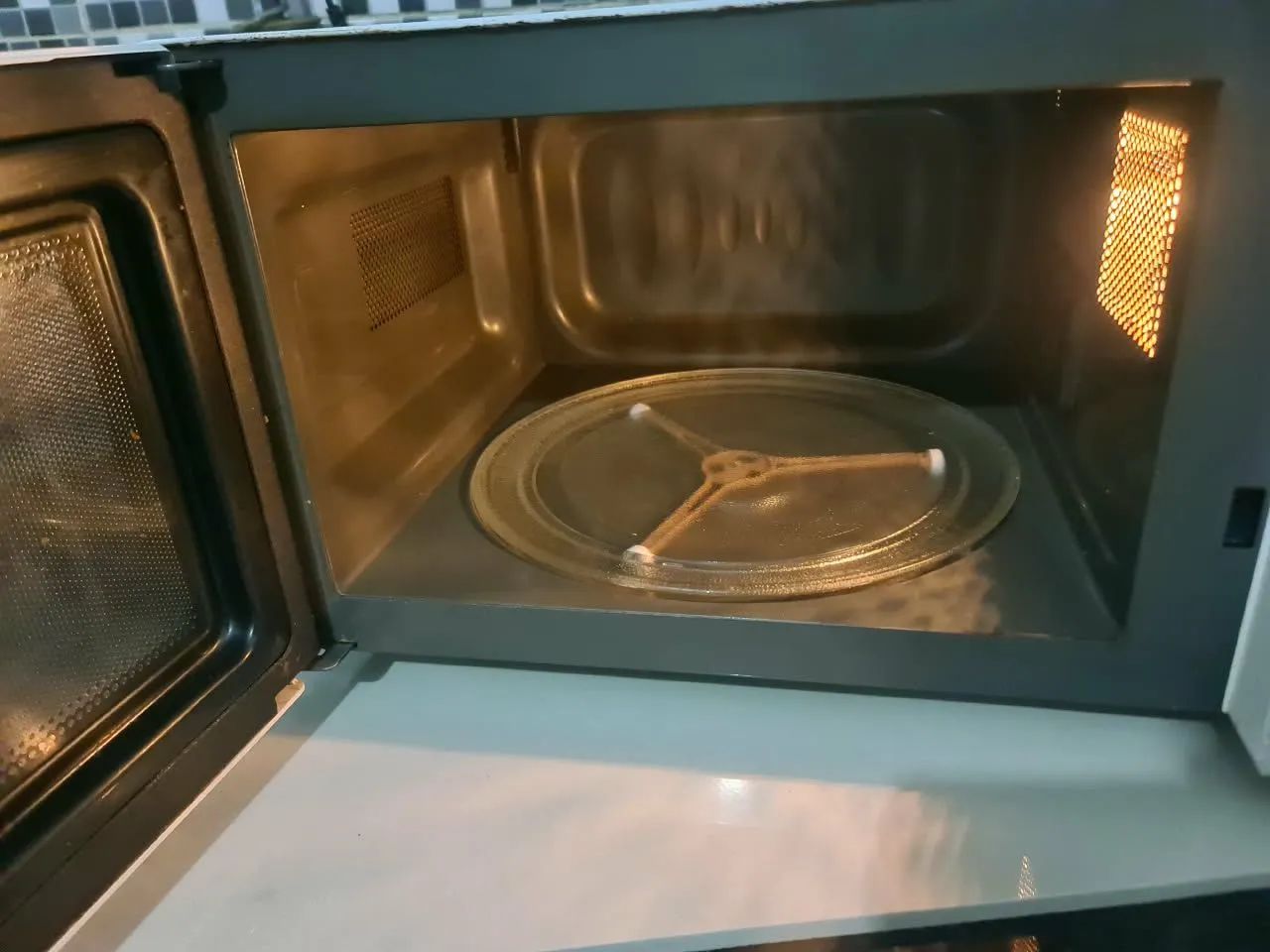microondas LG 31 litros  - Foto 2