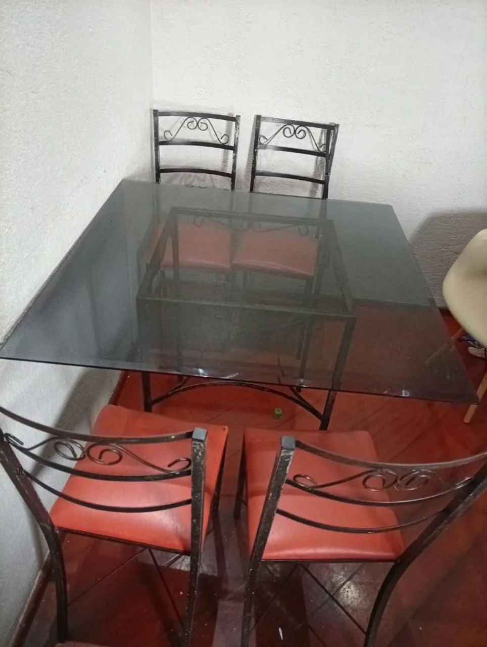 Mesa de ferro e vidro 