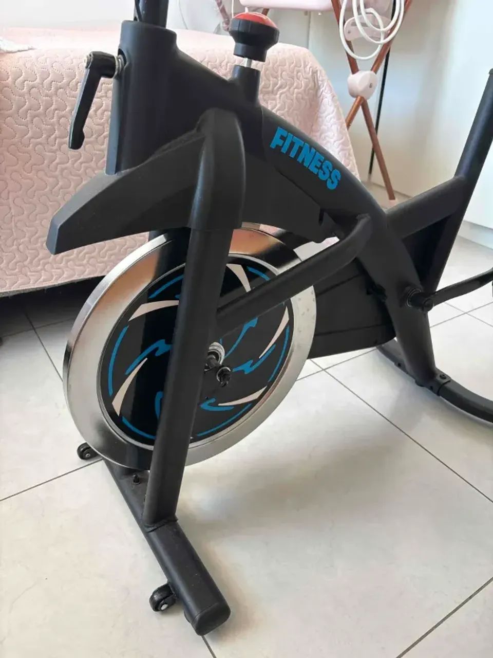 Bicicleta Ergométrica Spinning com Painel Digital - Pouco Uso - Foto 3