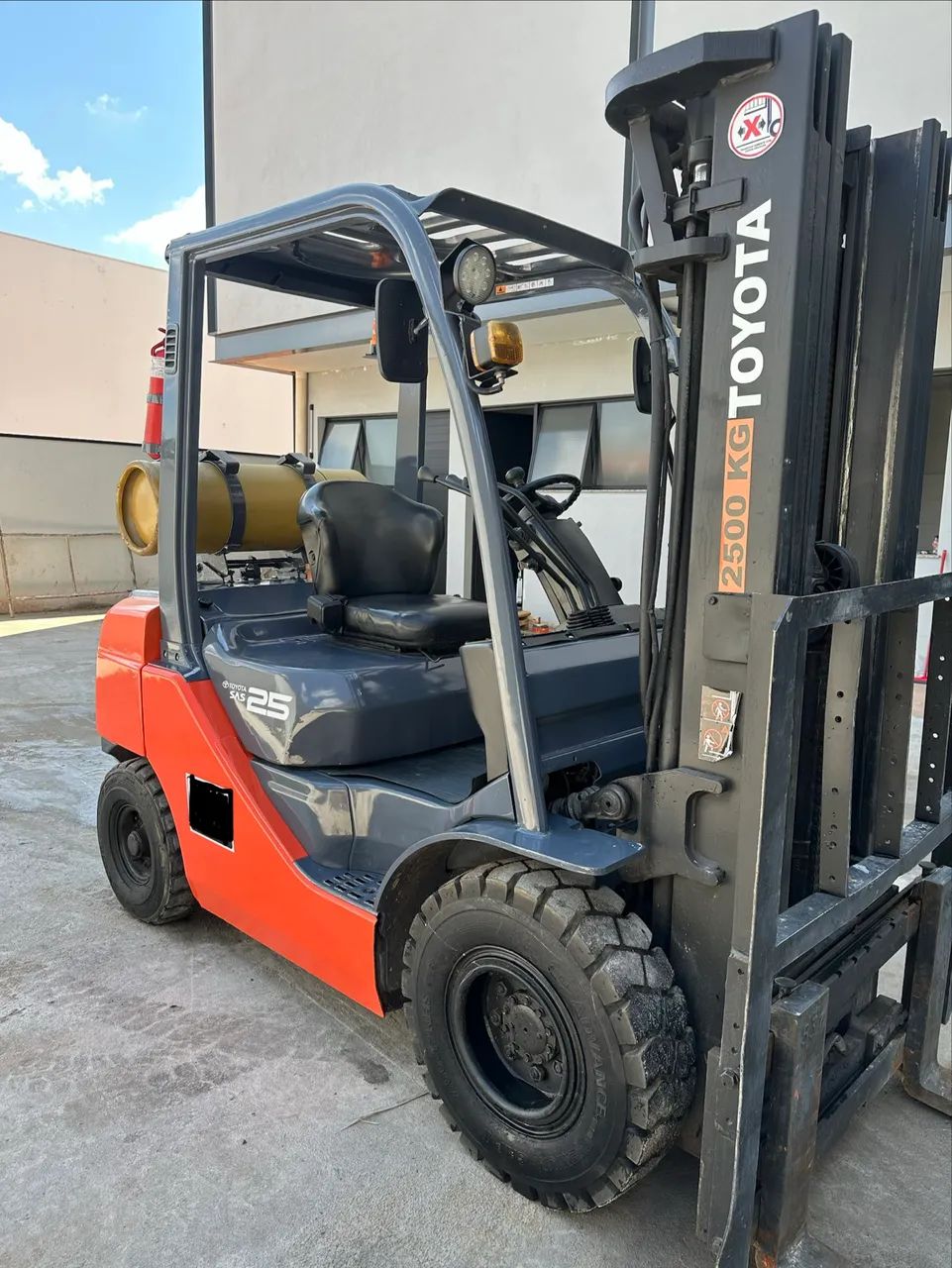 Empilhadeira Toyota 2.500kg Torre triplex 4,80mt