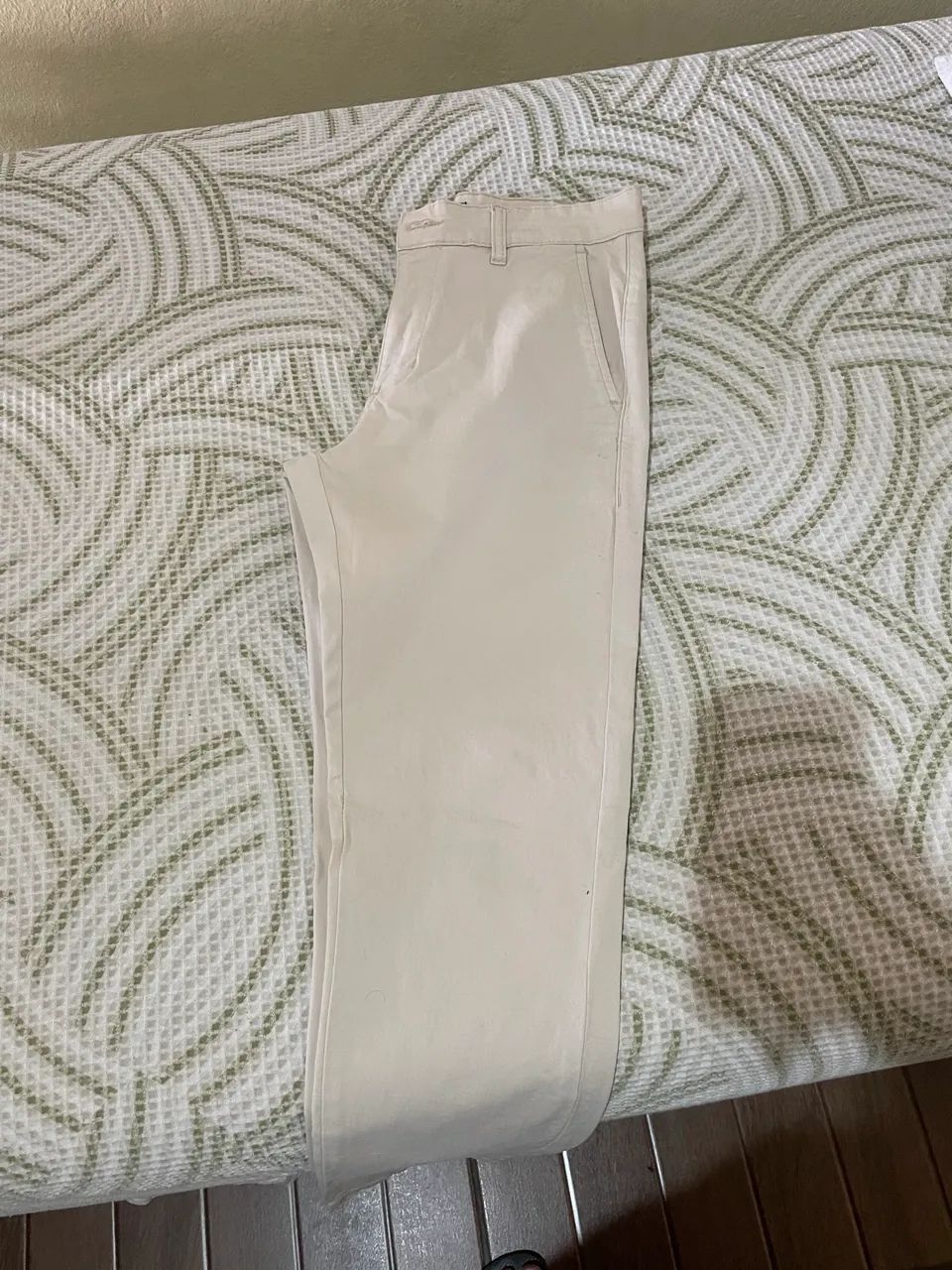 Calça Sarja bege tamanho 38, excelente estado, marca Luidgi 