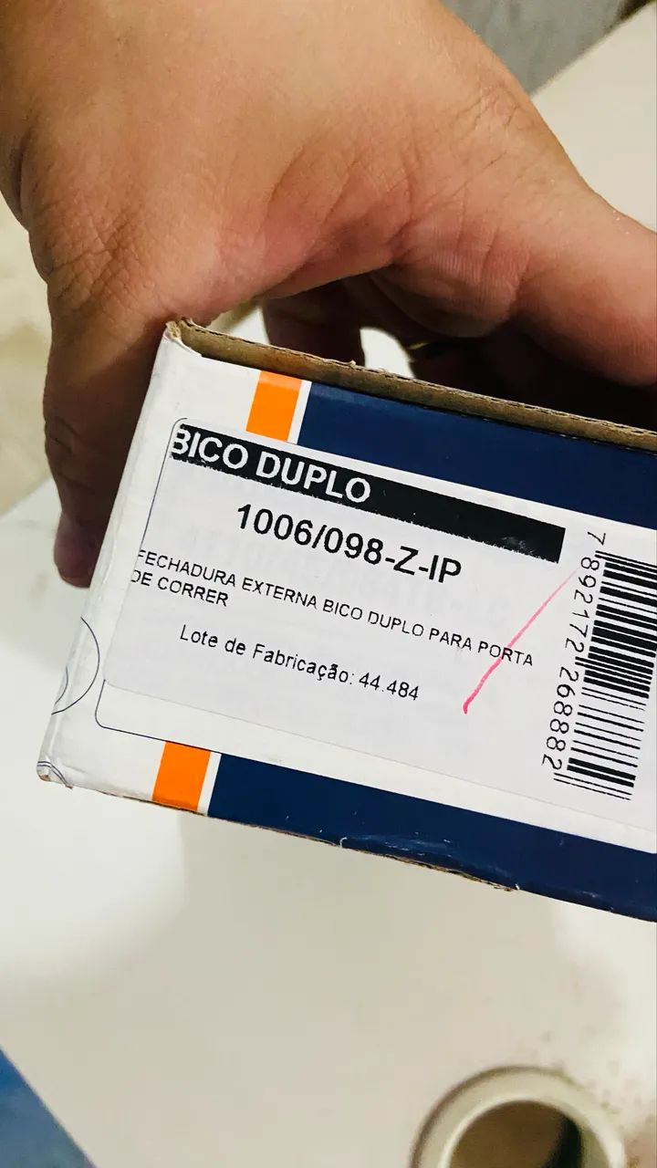 Fechadura externa bico duplo para porta de correr Arouca  - Foto 2