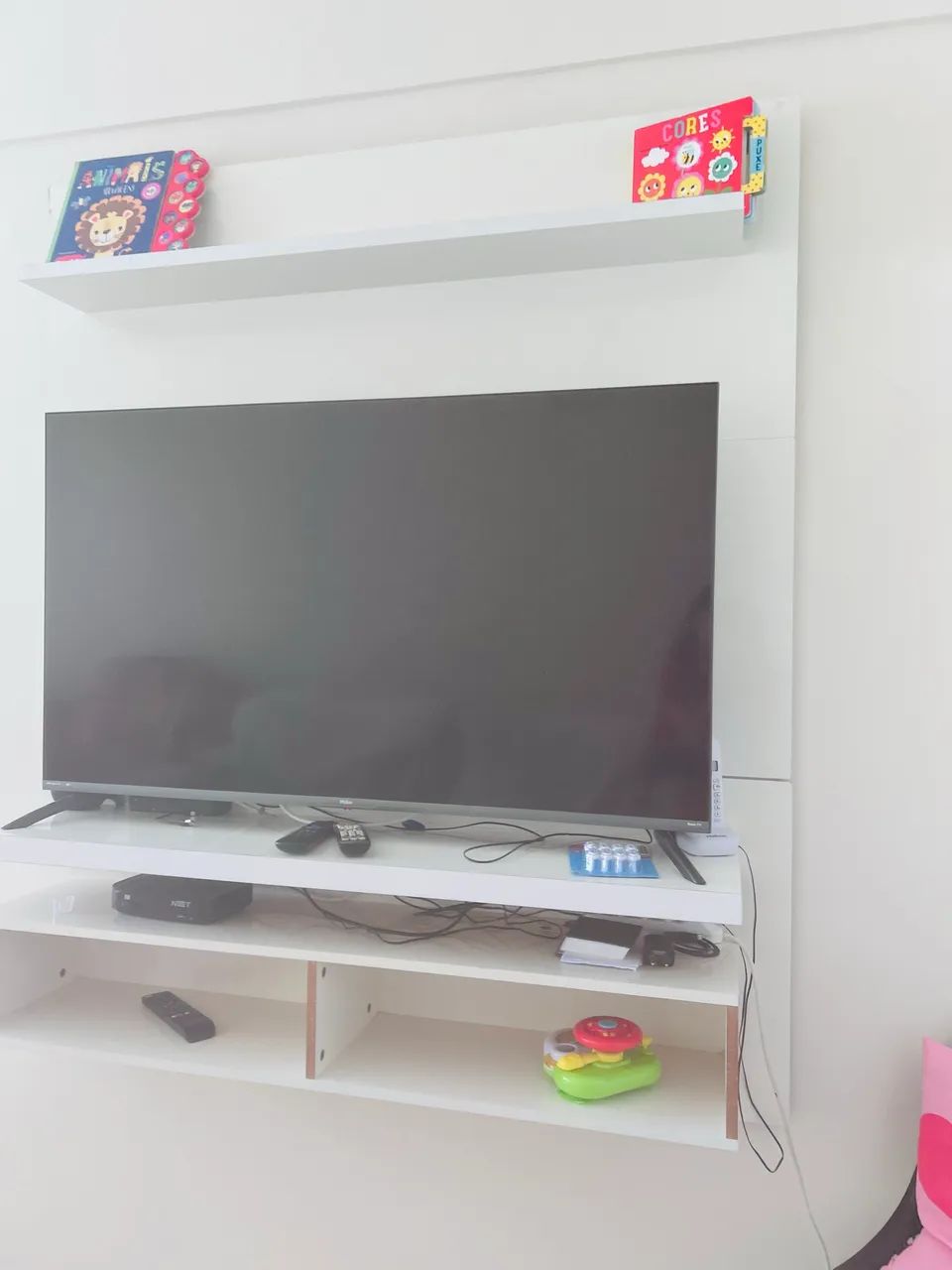 Rack painel branco com avarias 