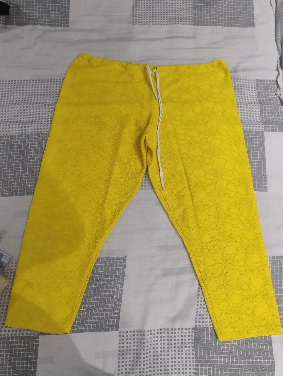Calça amarela 
