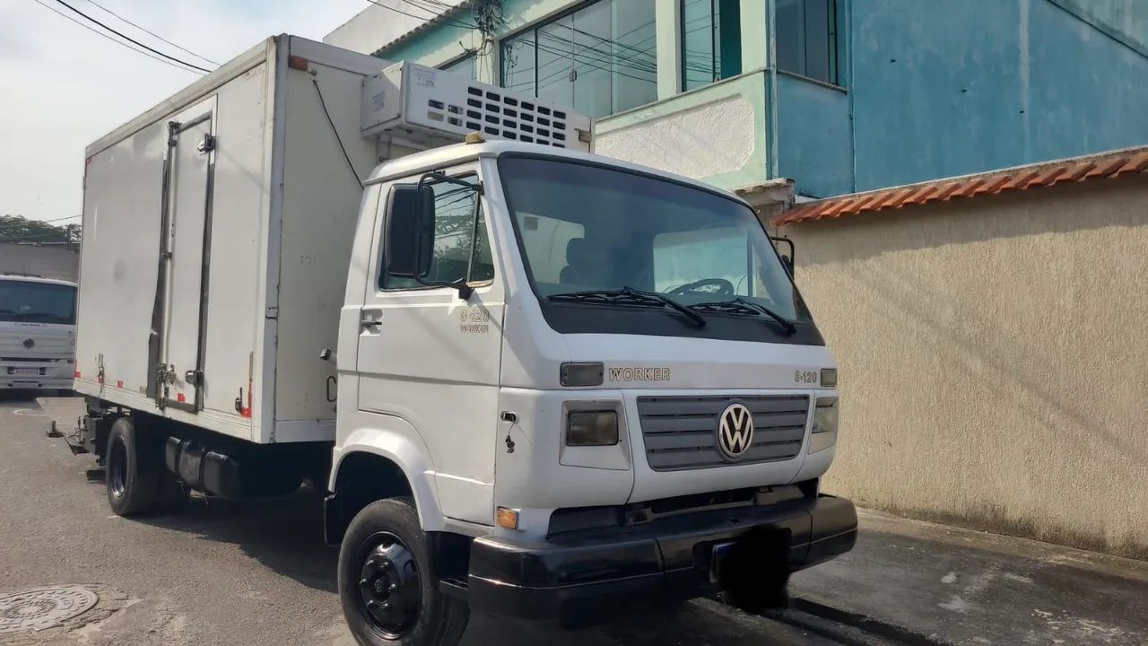 VW 8120 work ano 2010 com baú frigorífico e tampa hidráulica  - Foto 4