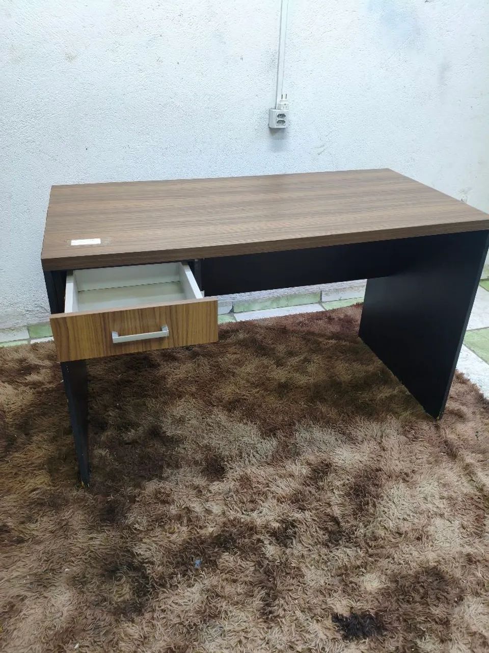 Mesa Usada para Estudos - Com Gavetas  - Foto 4