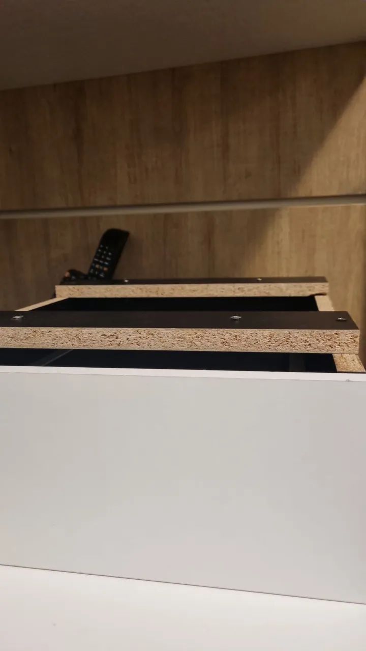 Gaveta para mesa de escritório montada