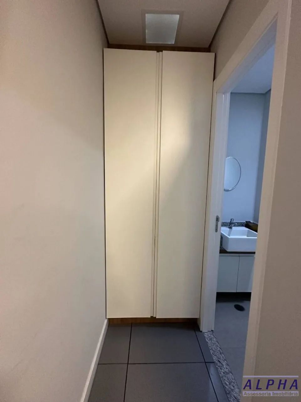 Sala mobiliada, climatizada, face sombra, 1 vaga - Foto 5
