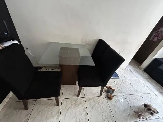 mesa com 3 cadeiras 