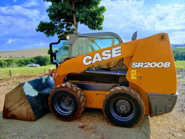 MINICARREGADEIRA CASE SR200B