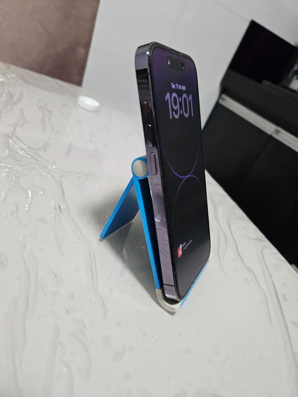 Vendo iphone 14 pro, na cor roxo, 128 gb,com saúde da bateria de 77% - Foto 2