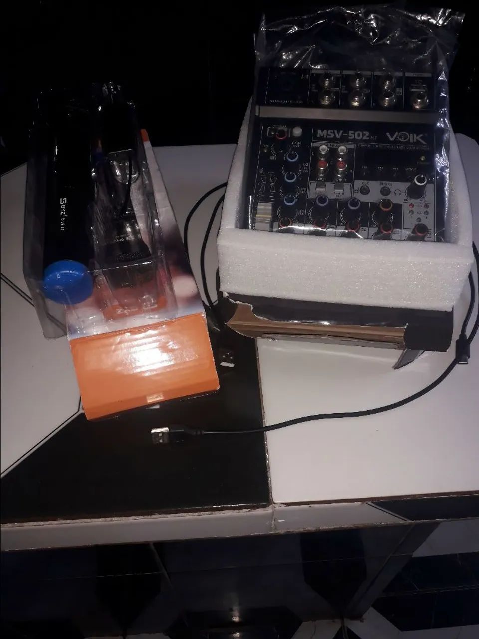 Mesa de som nova excelente 