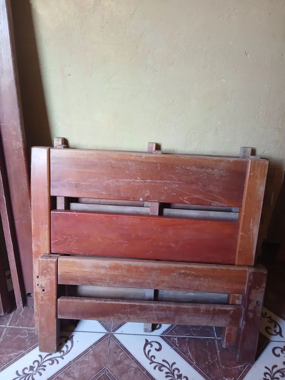 Vendo uma cama de solteiro