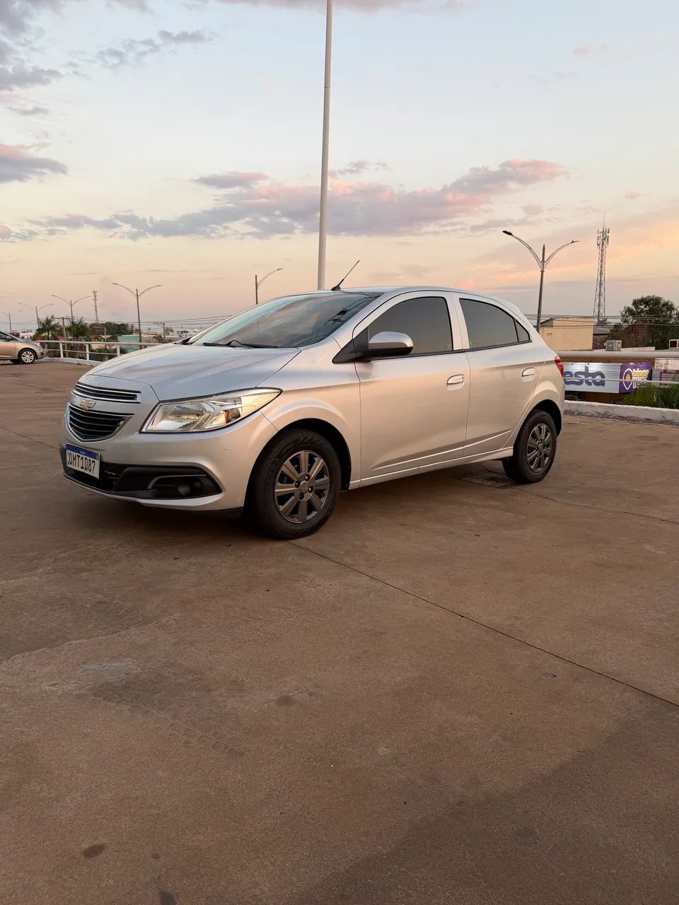 Chevrolet Onix ONIX HATCH LT 1.0 8V FLEXPOWER 5P MEC. 2013