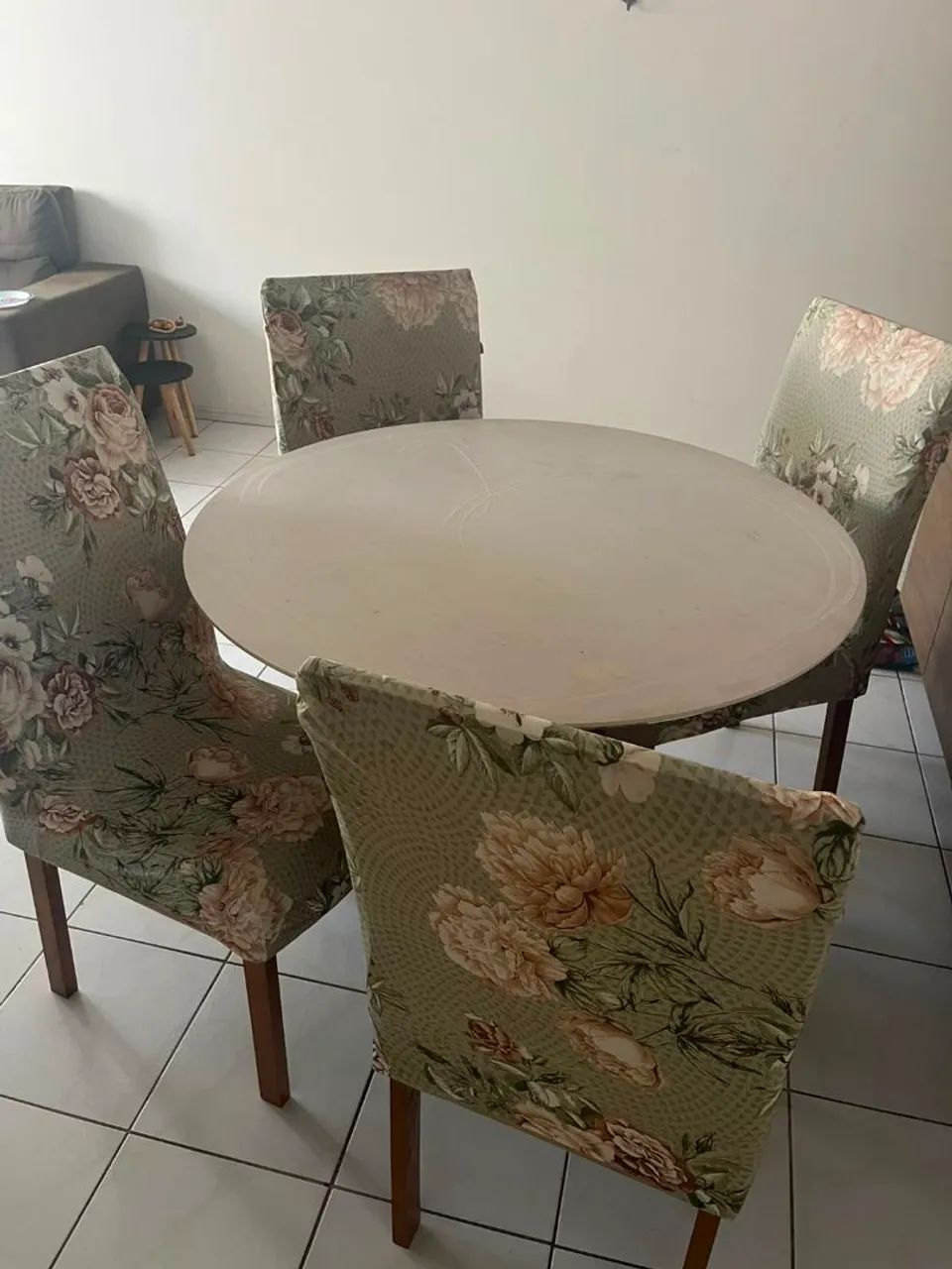 Vendo conjunto mesa e cadeiras - Foto 2