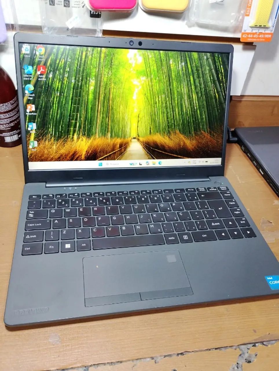 Notebook rapido i3 12th com teclado iluminado semi novo (empresarial)