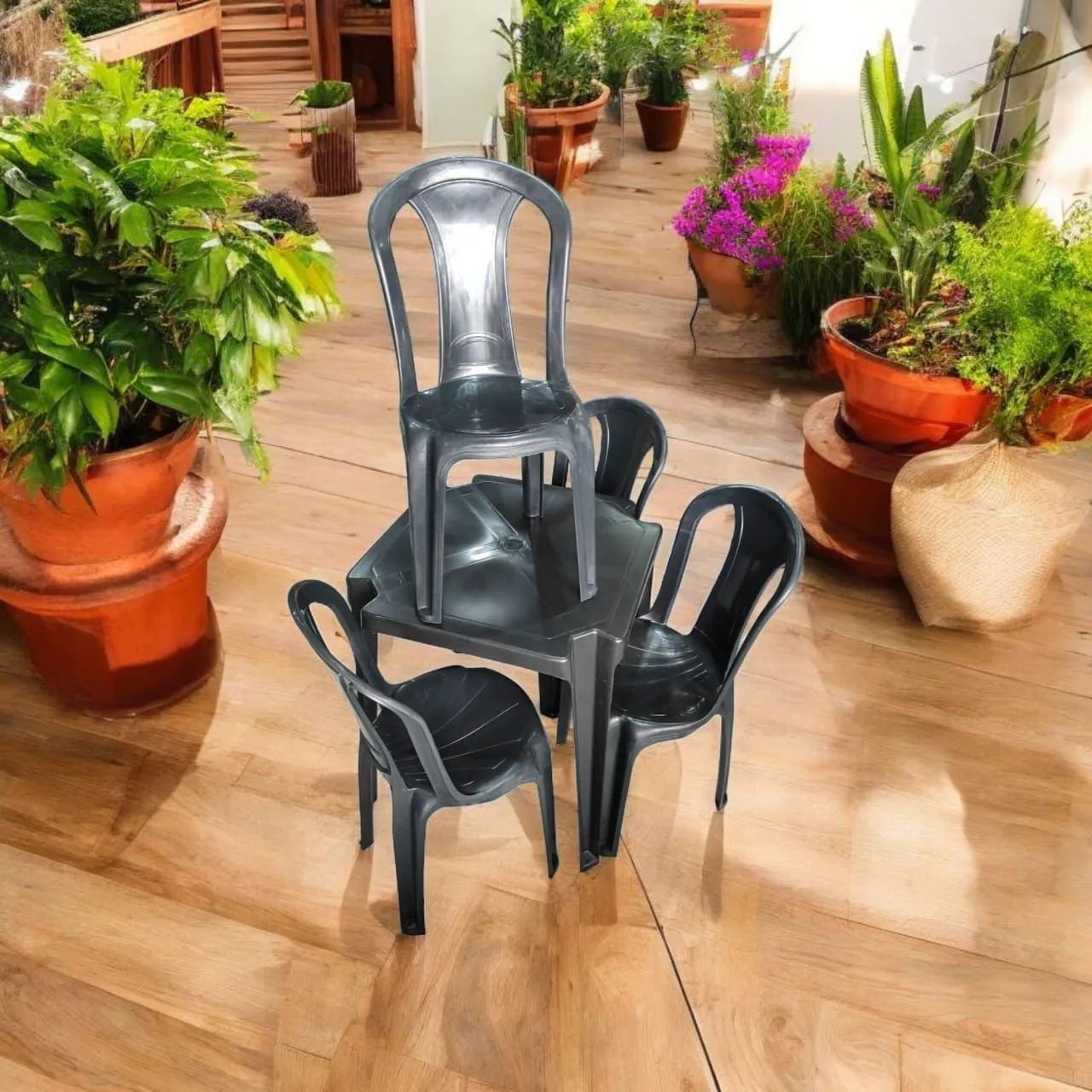 Jogo de mesa plástica. - Foto 2