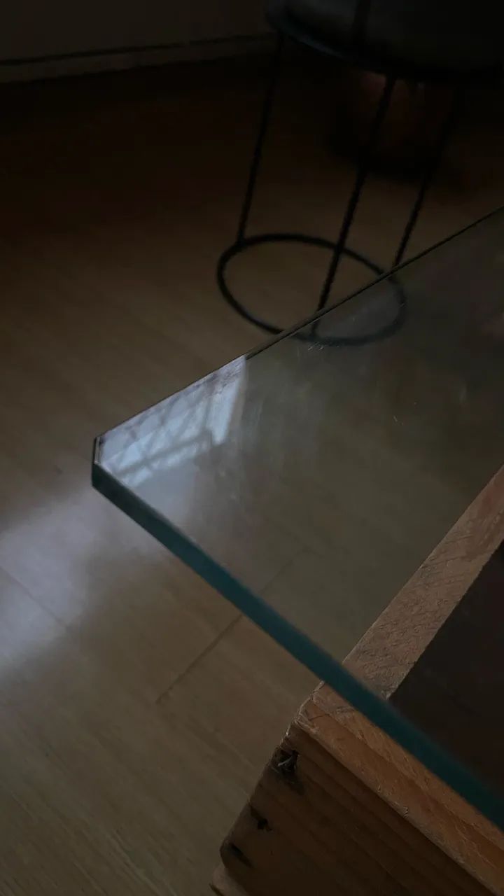 Mesa de centro com tampo de vidro e armazenamento interno - Foto 5
