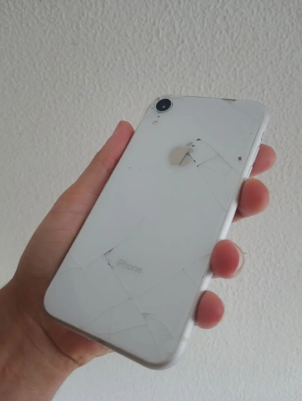 IPHONE XR TRASEIRA QUEBRADA - Foto 2