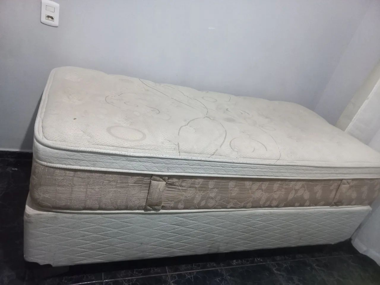 Vendendo,cama box solteirão. 