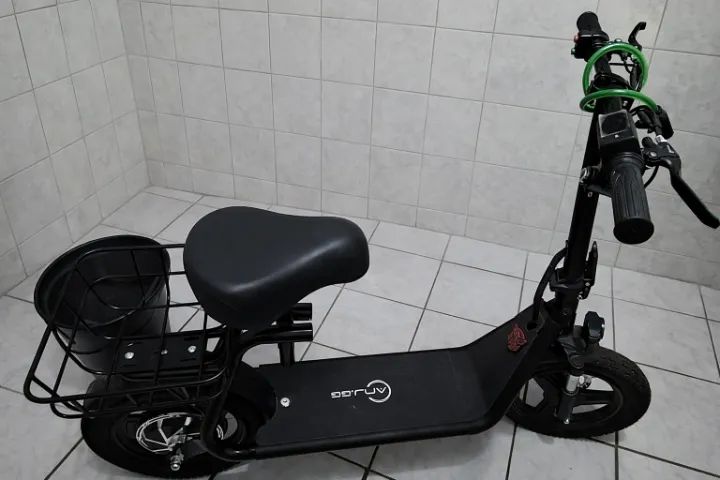 Patinete elétrico com banco