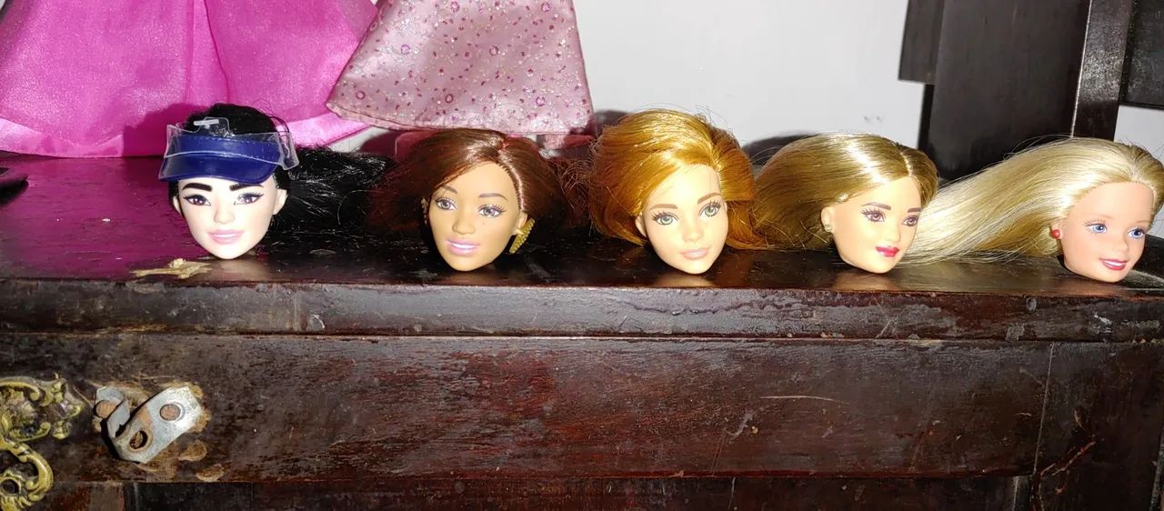 Lote de cabeças de Barbies