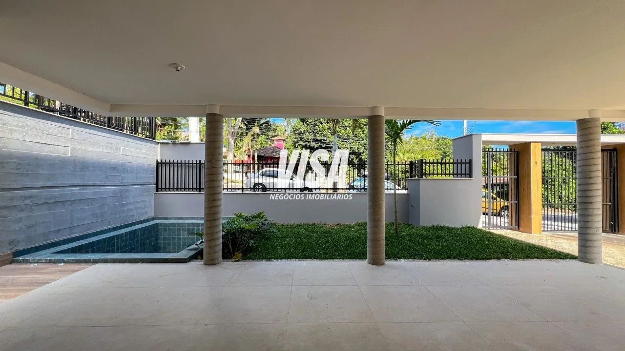 Casa com 3 Suítes, 242 m², em Condomínio Fechado no Cacupé - Florianópolis/SC