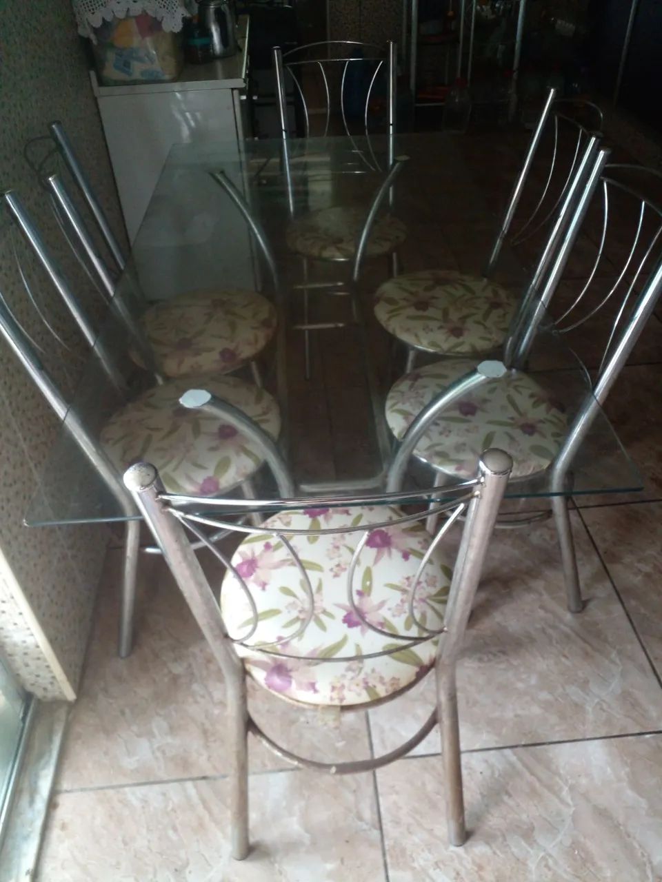 Mesa de vidro com 06 cadeira assento almofadado  - Foto 2