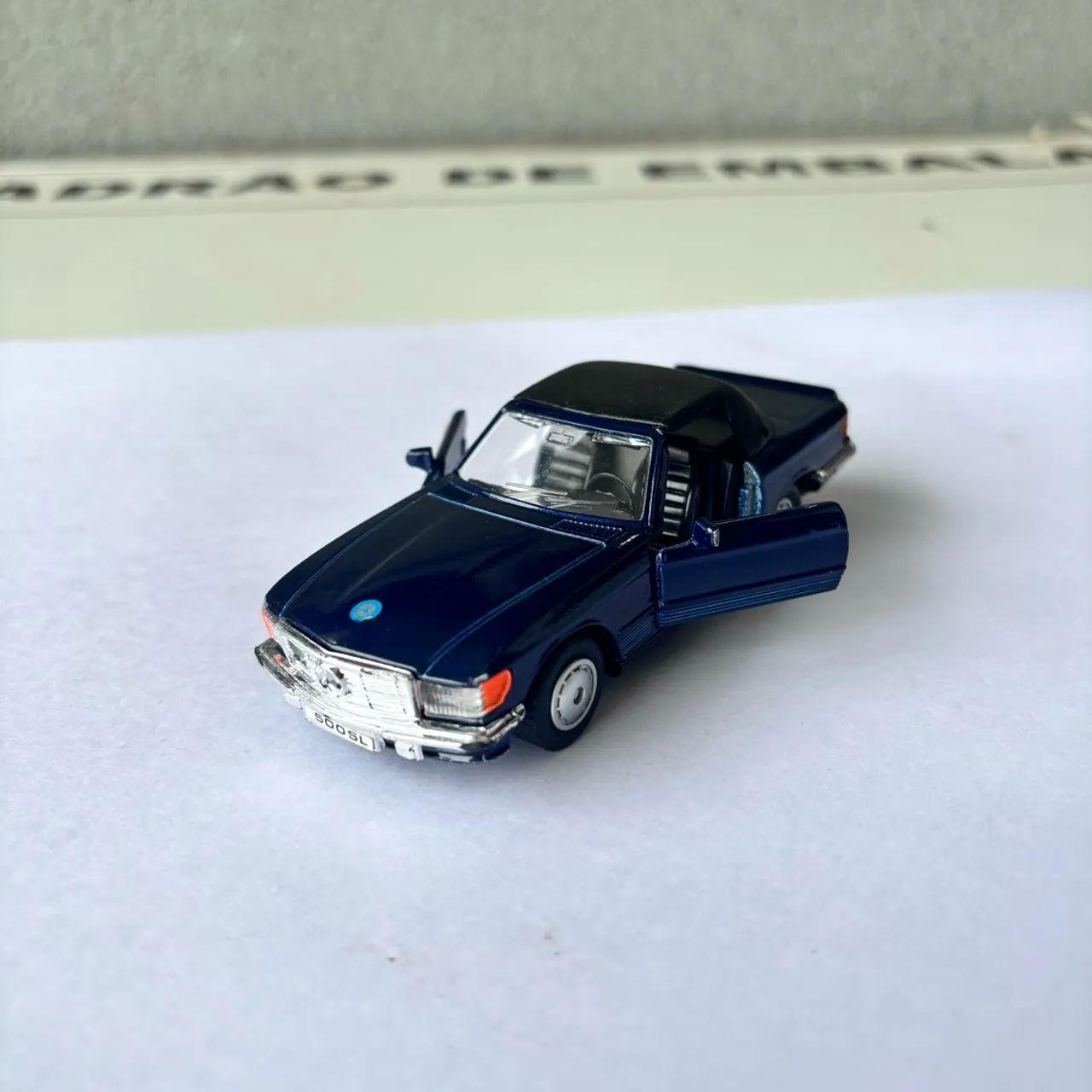 Lote com 4 Miniaturas de Carros Clássicos - Colecionáveis - Foto 4