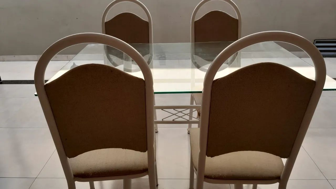 VENDA DE MESA DE VIDRO COM CADEIRAS