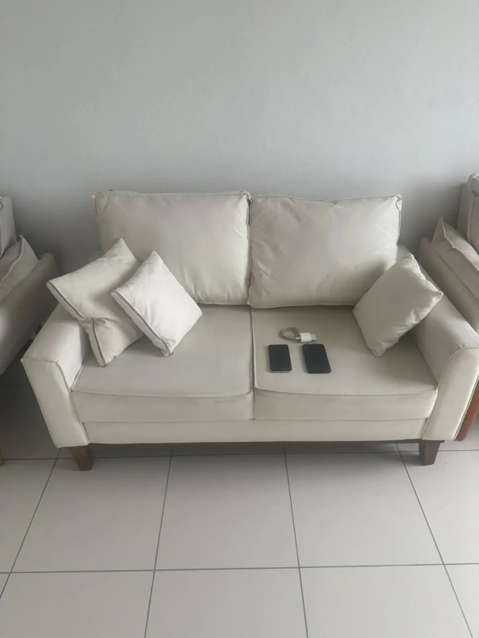 Vendo jogo de sofá lindo praticamente novo. - Foto 4