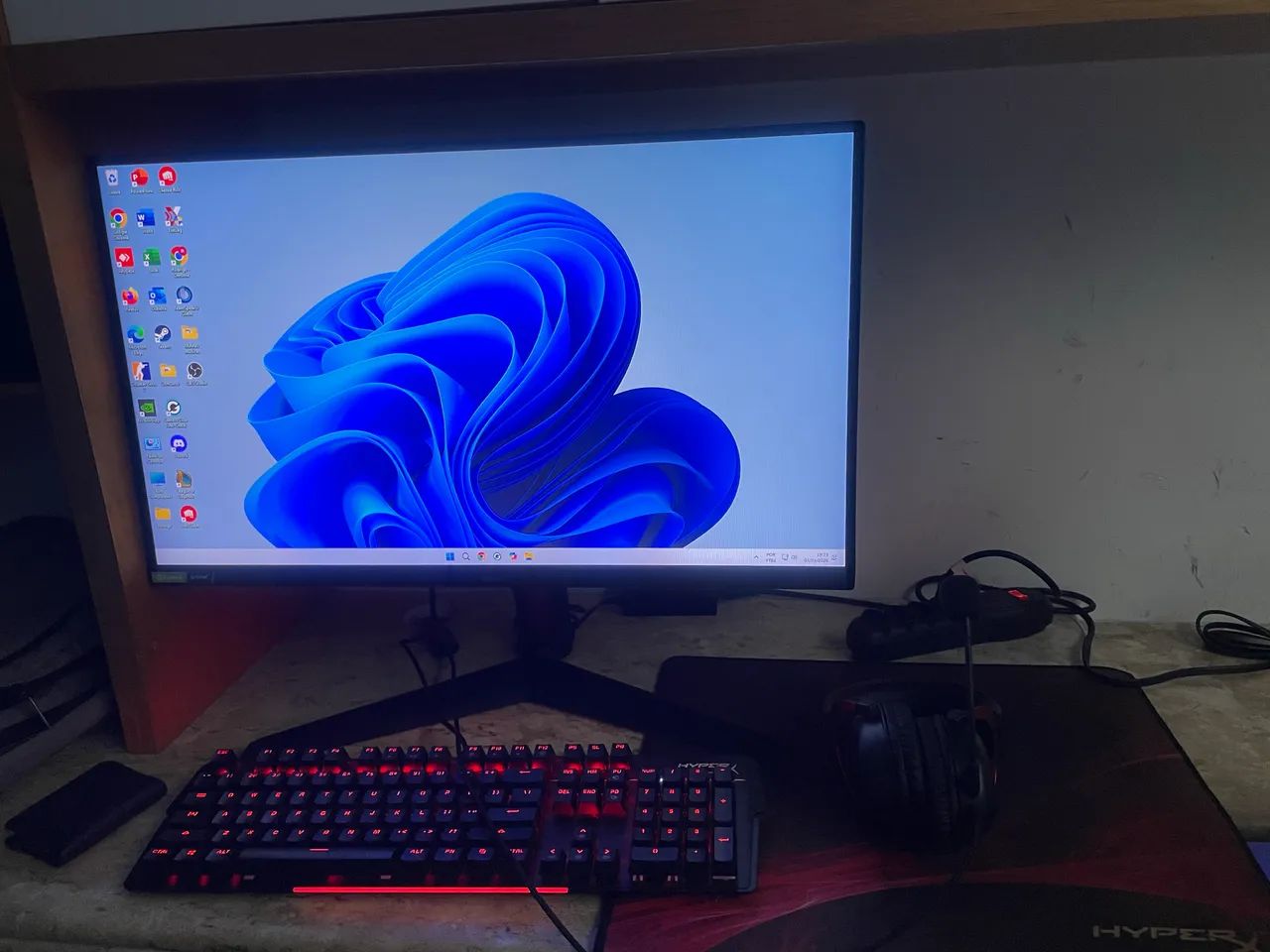 Monitor Gamer + Teclado Gamer 