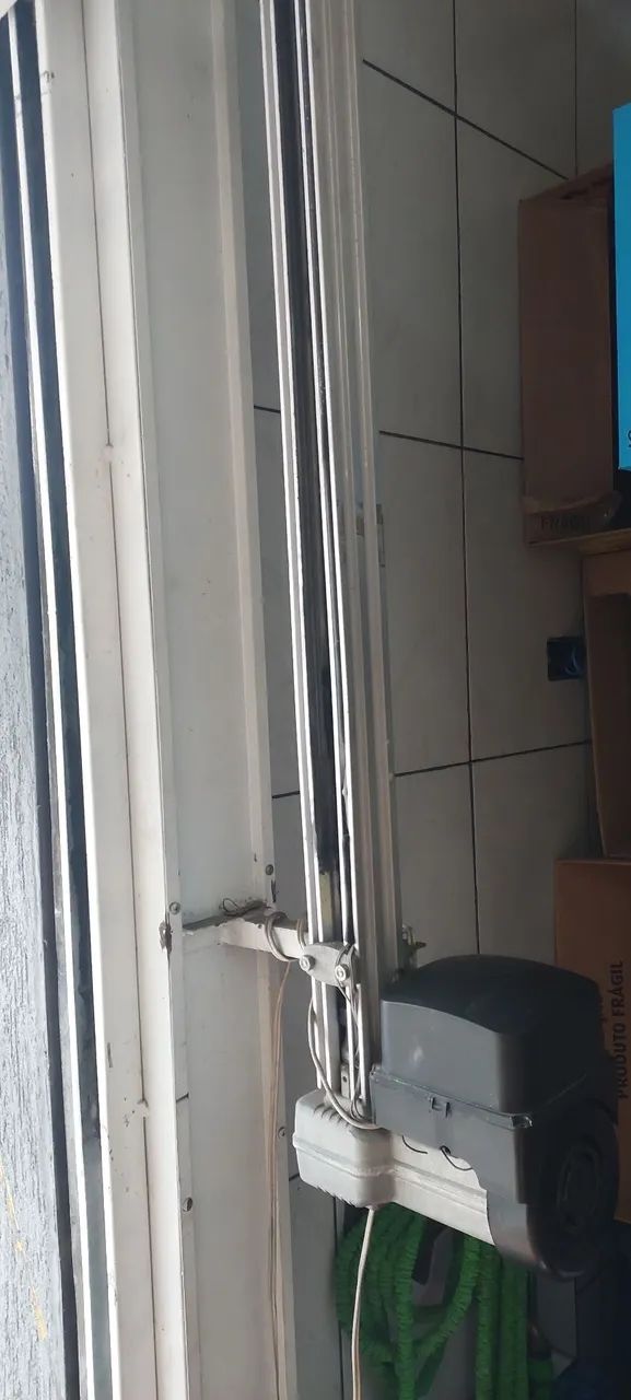 Portão basculante com motor automático  - Foto 3