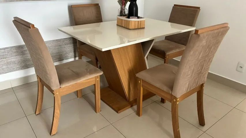 White and Brown Dining Table65115993388803122