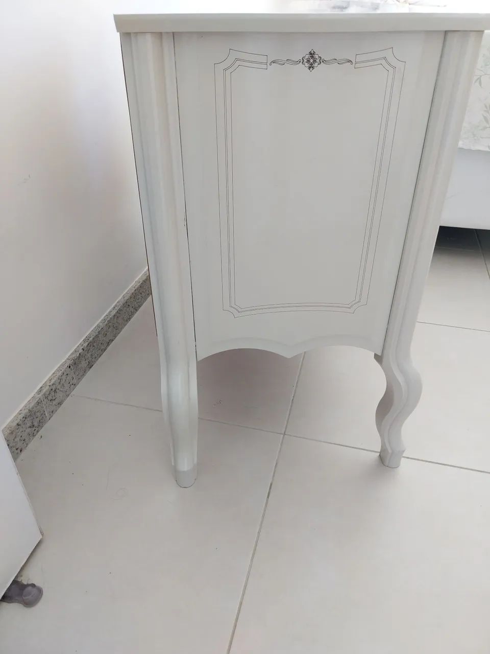 Mesa de Cabeceira Estilo Luiz XV  - Foto 2