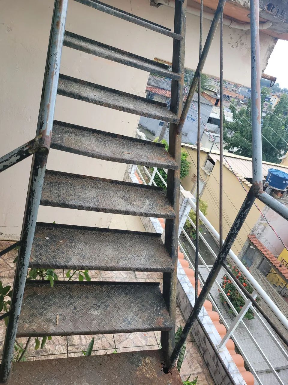 Escada de ferro em L. - Foto 3