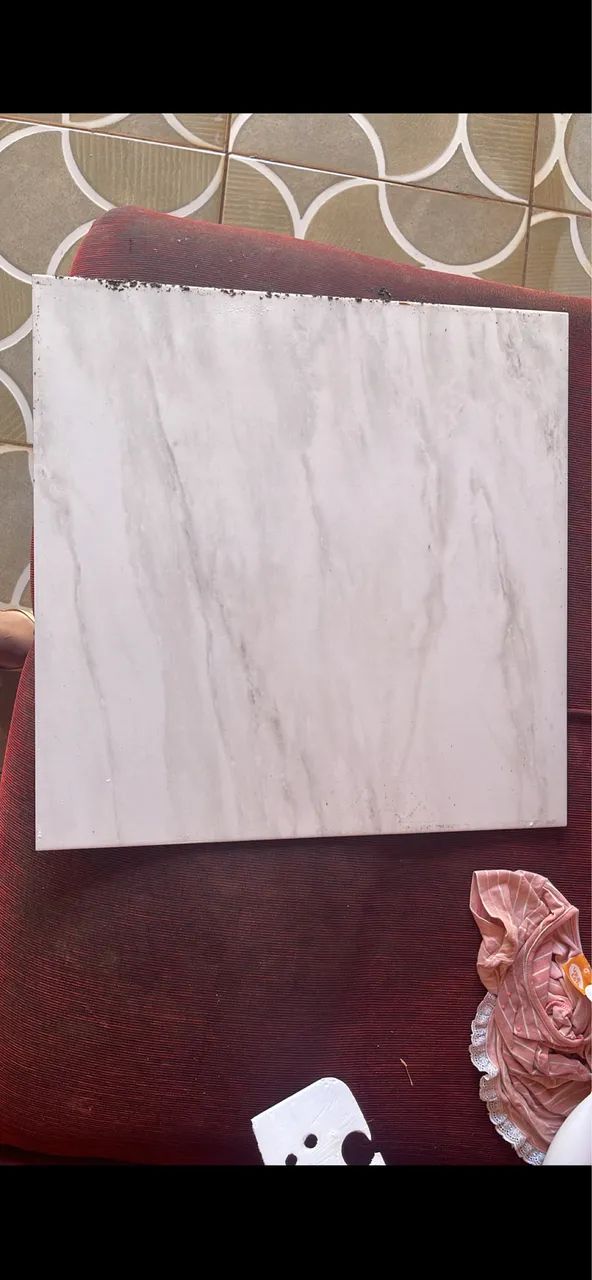 Selling 8 ceramic boxes