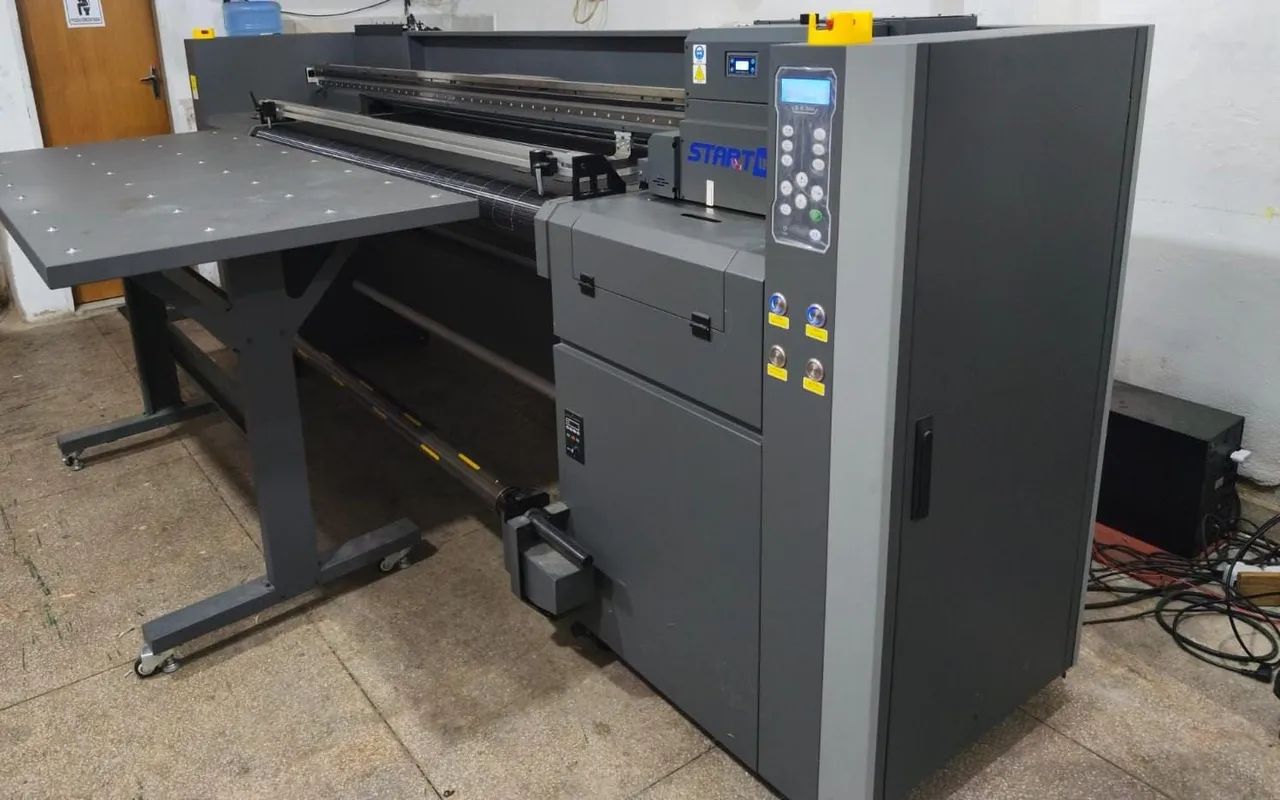Plotter híbrida UV com 3 cabeças i3200 