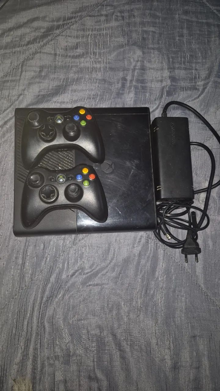 Xbox 360 Super Slim + 2 Controles - Foto 2