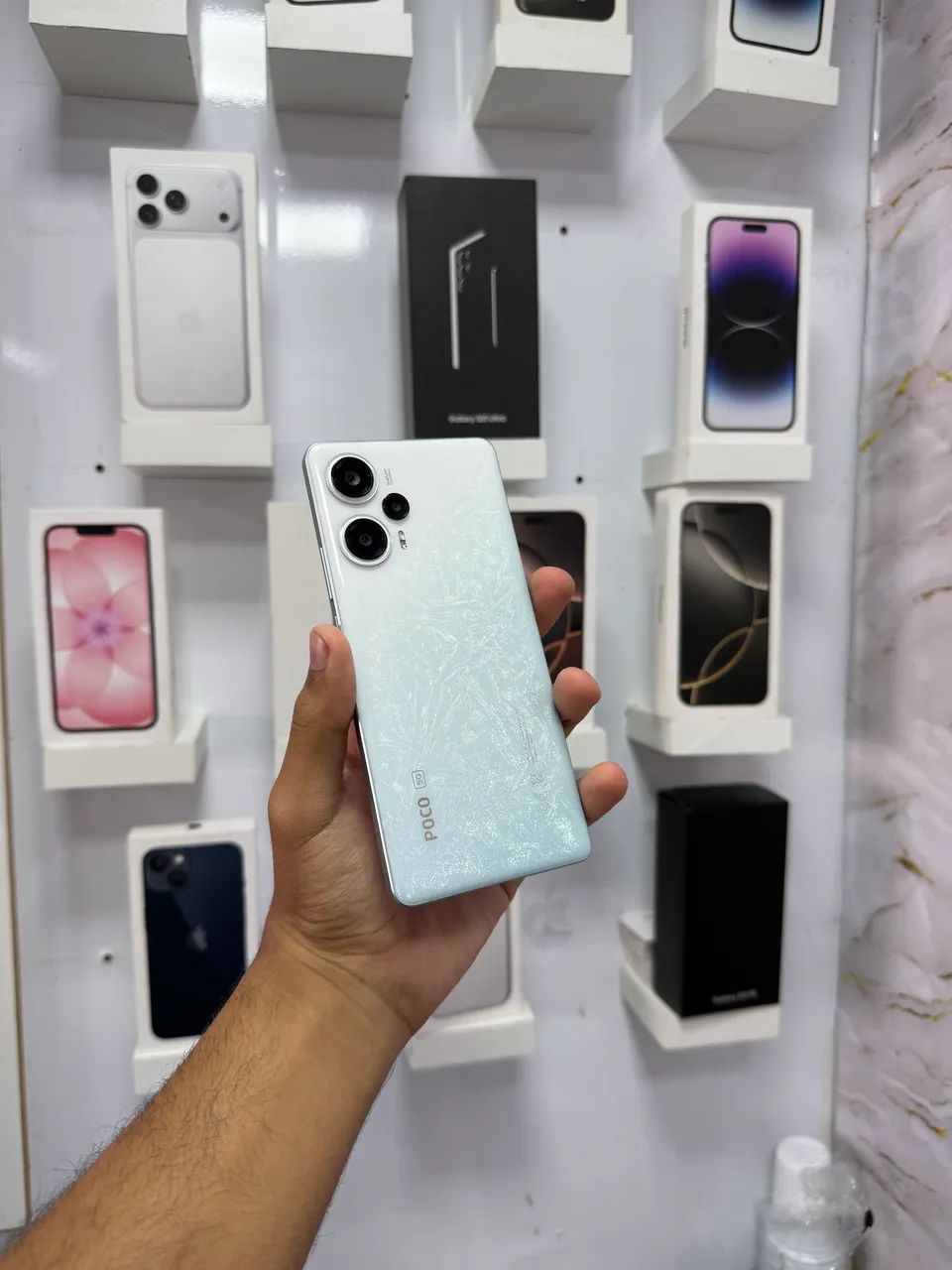 POCO F5 BRANCO ? 12/256 GB 
