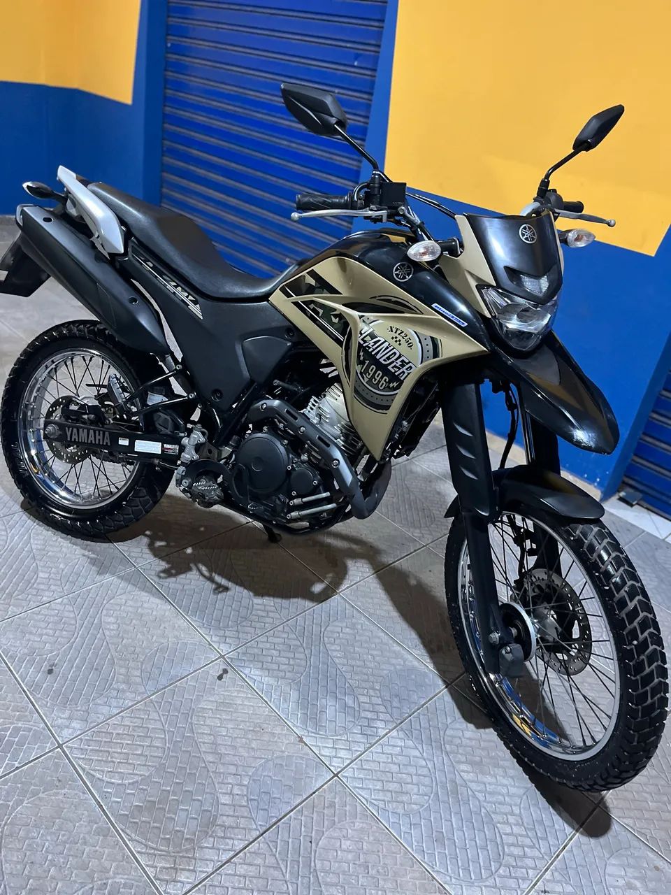 Lander 250 no ponto de transferir  - Foto 3