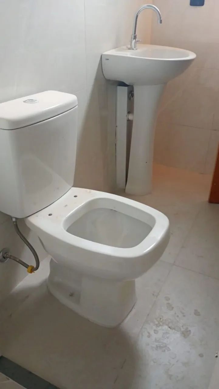 Lavatório e vaso sanitário 