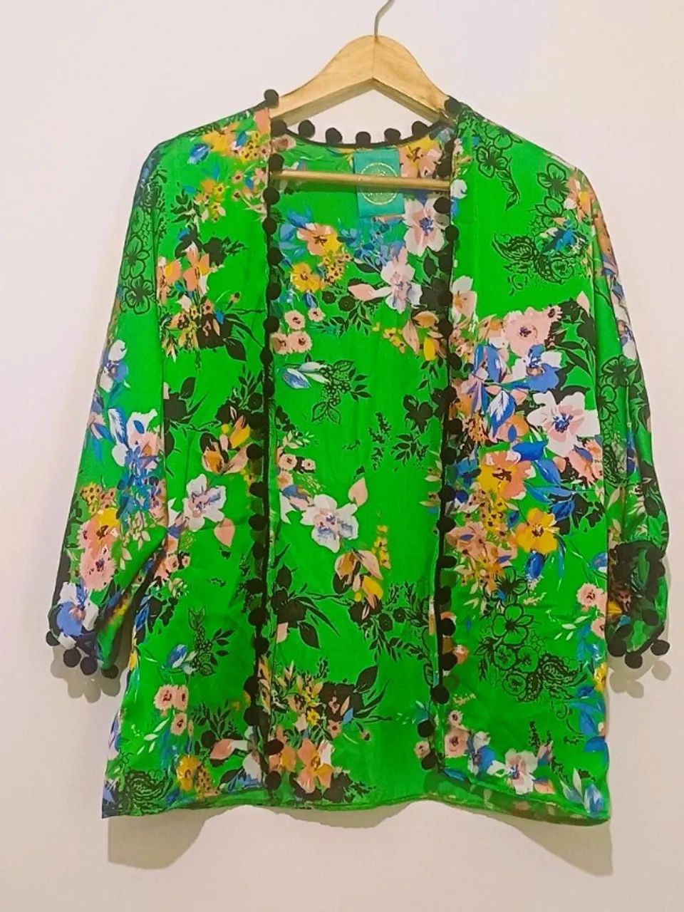 Blusa Feminina Kimono Floral Com Pompons Tecido Estampado - Foto 2