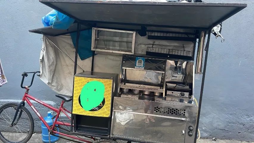 Carrinho de cachorro quente.
