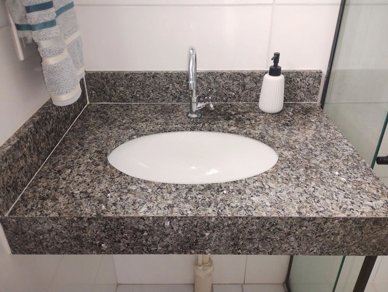 Bancada banheiro mármore + Torneira DOCOL